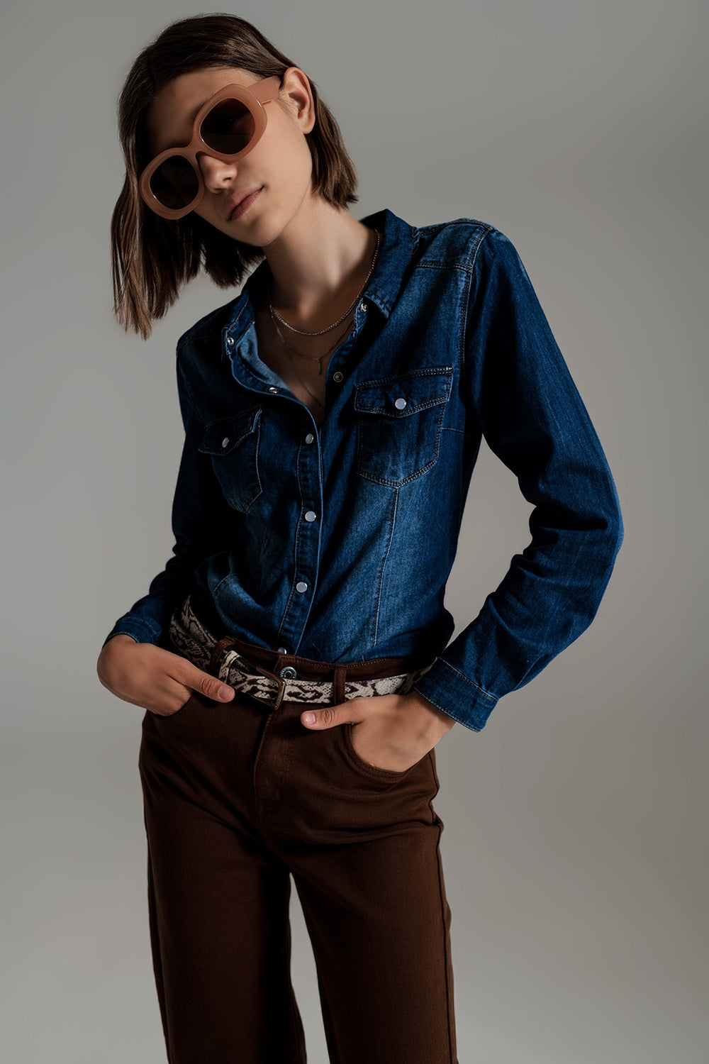 Chemise en jean bleu délavé