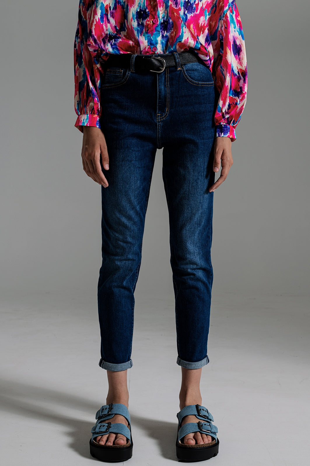 Regular Leg Basic Jeans in Mid Wash - Denim