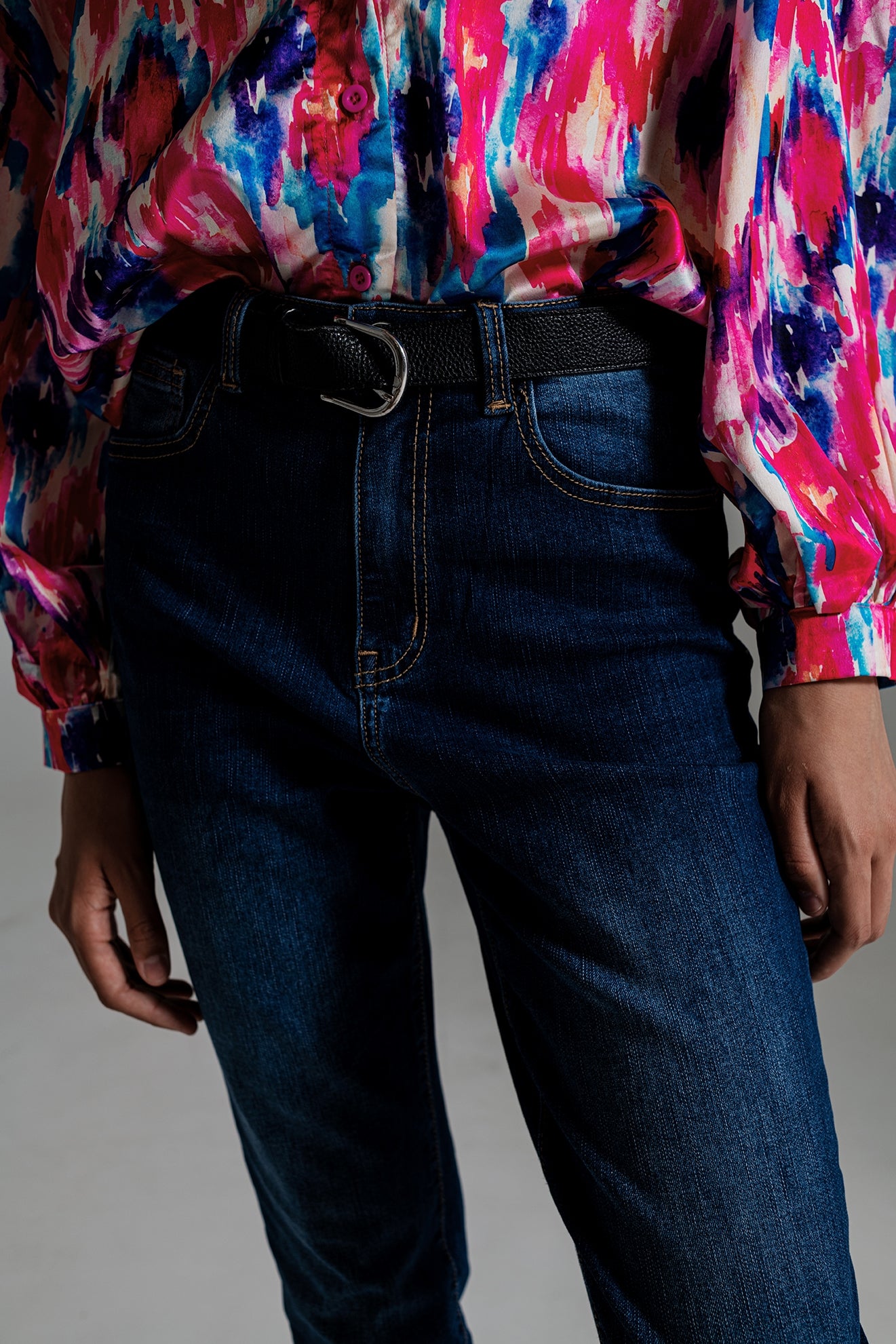 Regular Leg Basic Jeans in Mid Wash - Denim