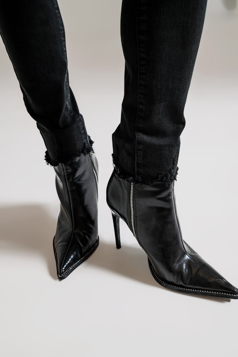 High waisted skinny jeans Distressed At The Hem in Black - Coloured Jeans