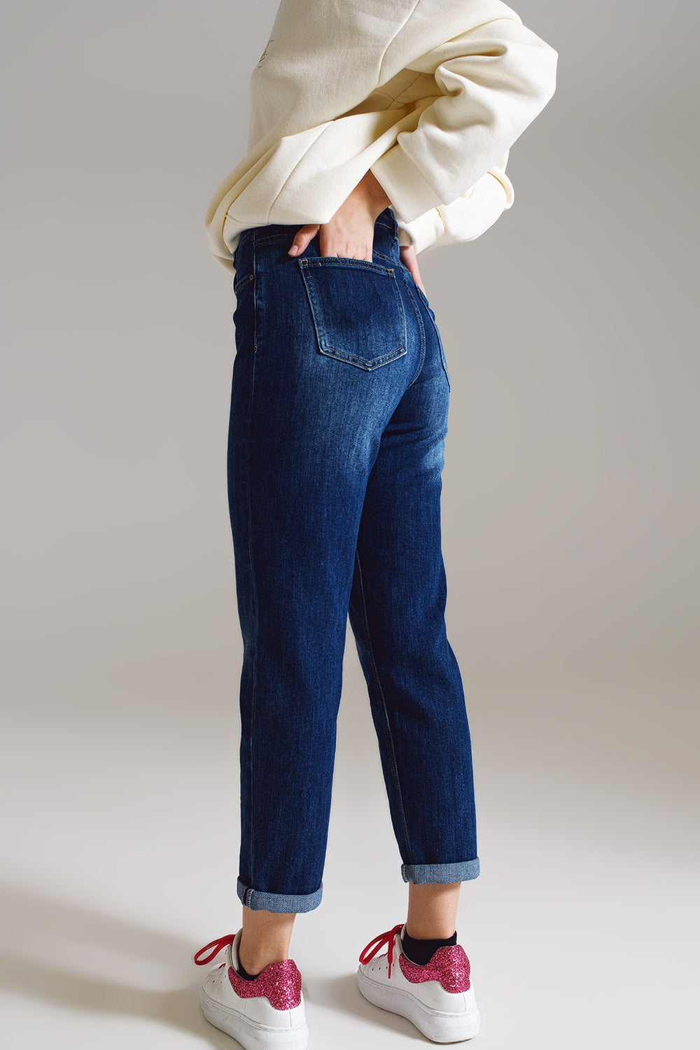 Basic Straight Jeans in Dark Wash - Denim