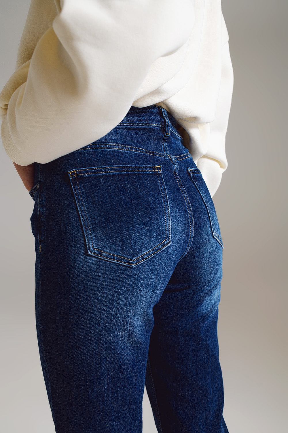 Basic Straight Jeans in Dark Wash - Denim