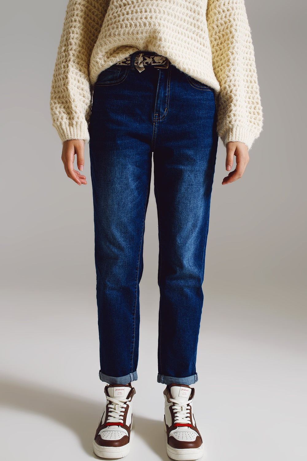 High waisted mom jean in medium wash - Denim