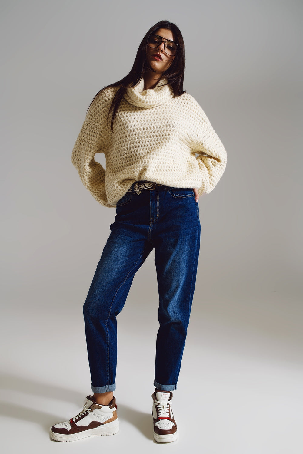 High waisted mom jean in medium wash - Denim