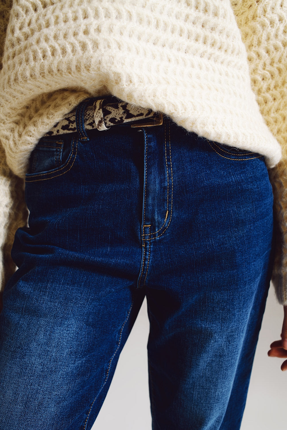High waisted mom jean in medium wash - Denim