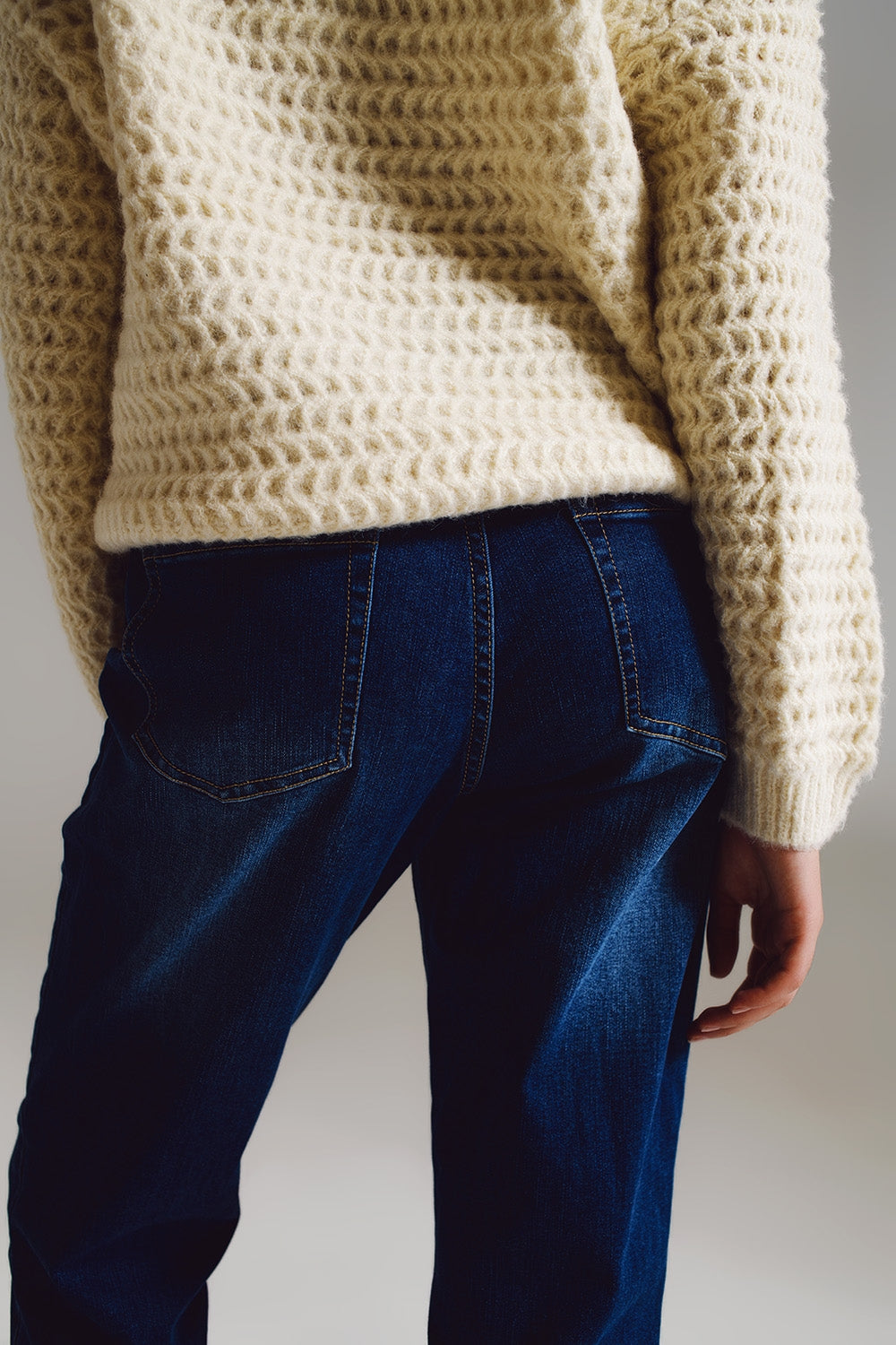 High waisted mom jean in medium wash - Denim