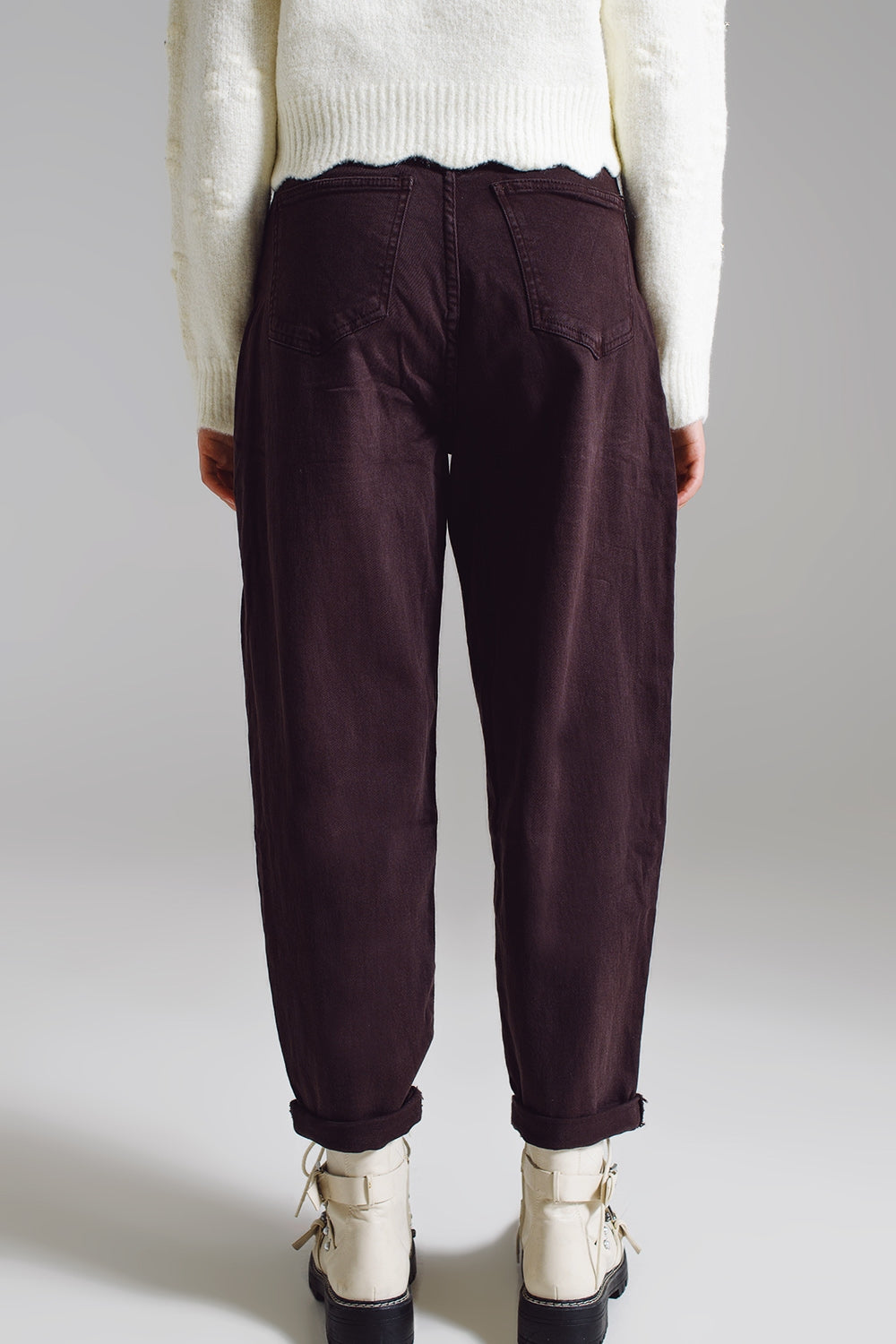 Brown relaxed pants with pocket detail at the waist - Coloured Jeans