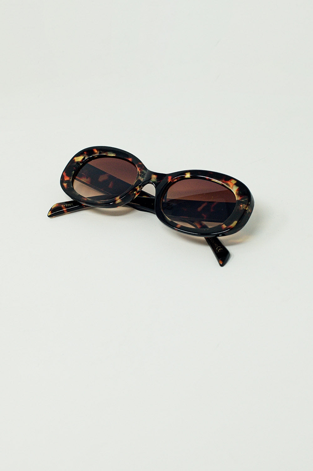 Oval Shapped Sunglasses in Tortoise Shell