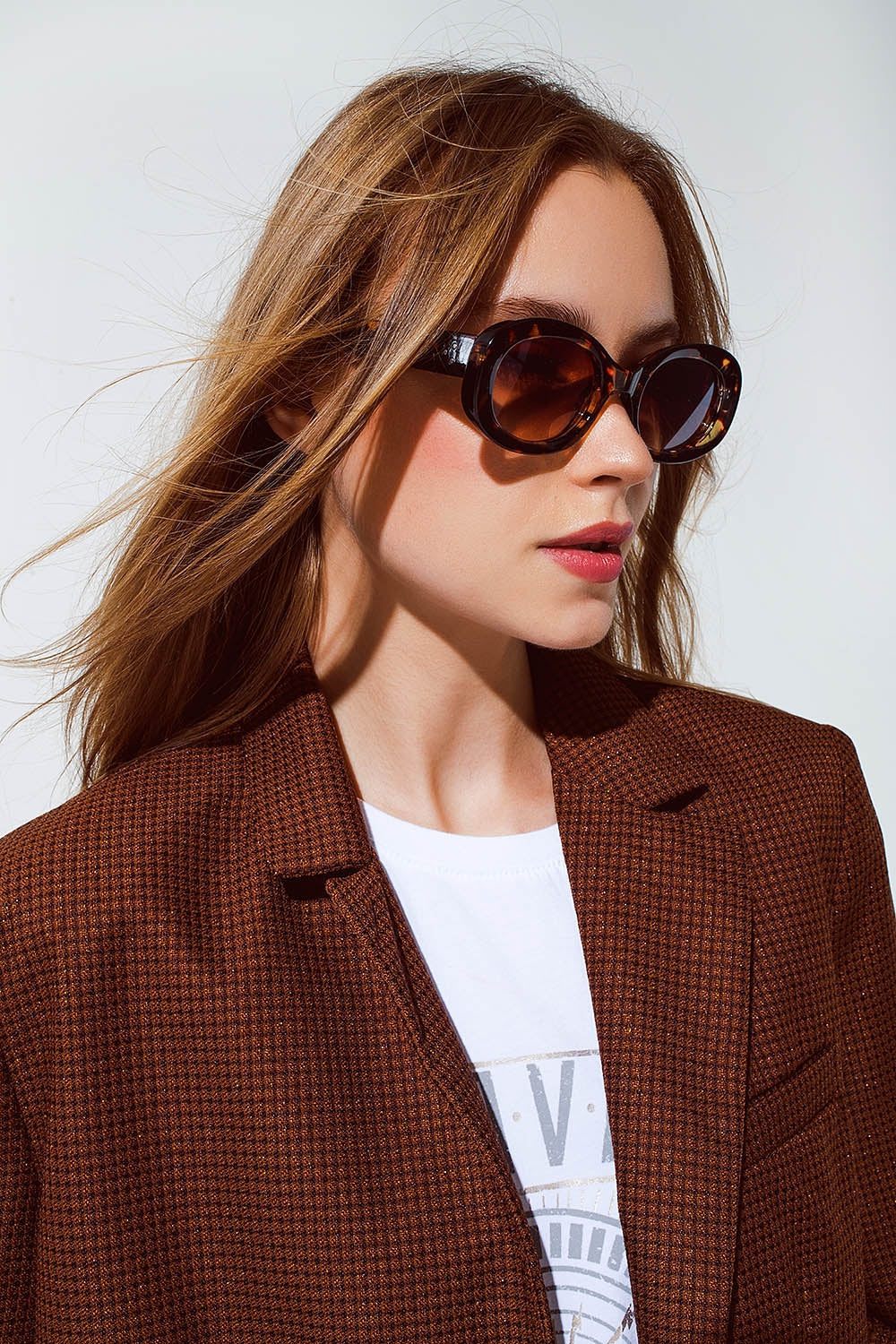 Oval Shapped Sunglasses in Tortoise Shell
