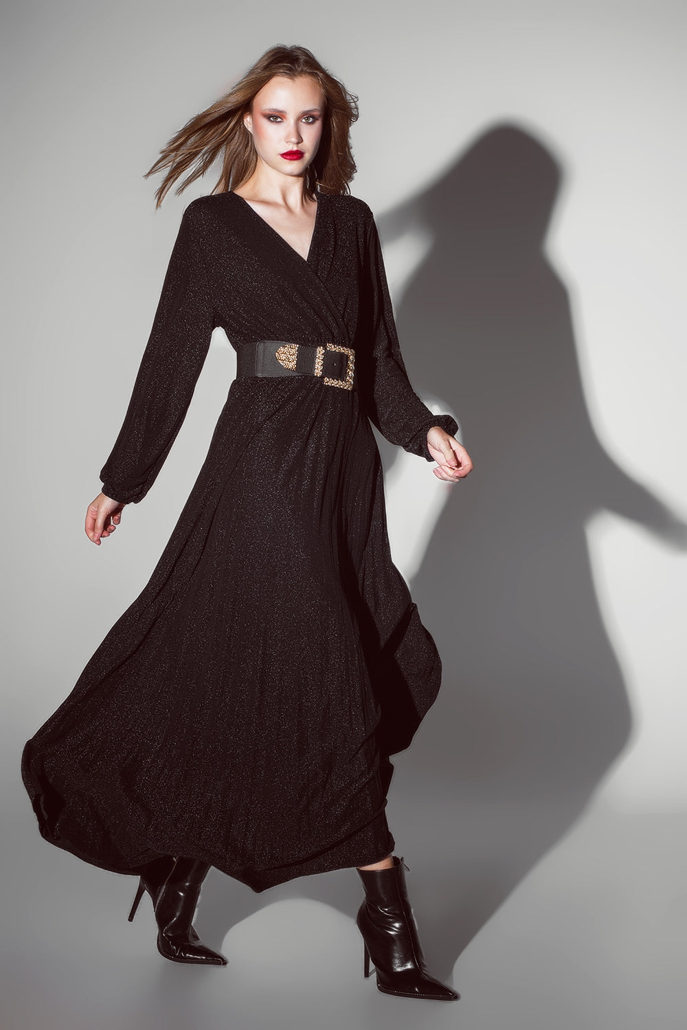 Robe longue de soirée noire à manches longues et à paillettes