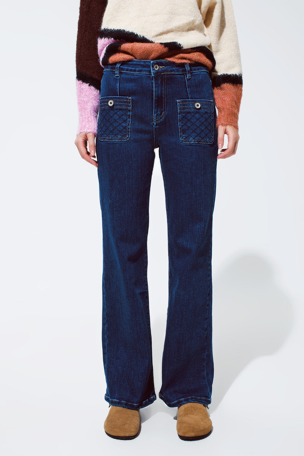 Blue jeans with buttoned pocket details in dark wash - Denim