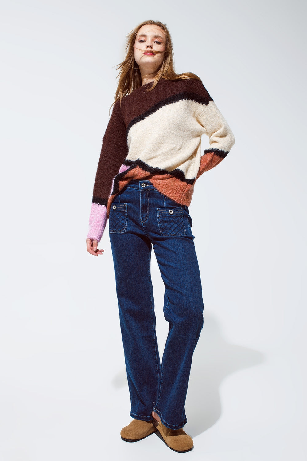 Blue jeans with buttoned pocket details in dark wash - Denim