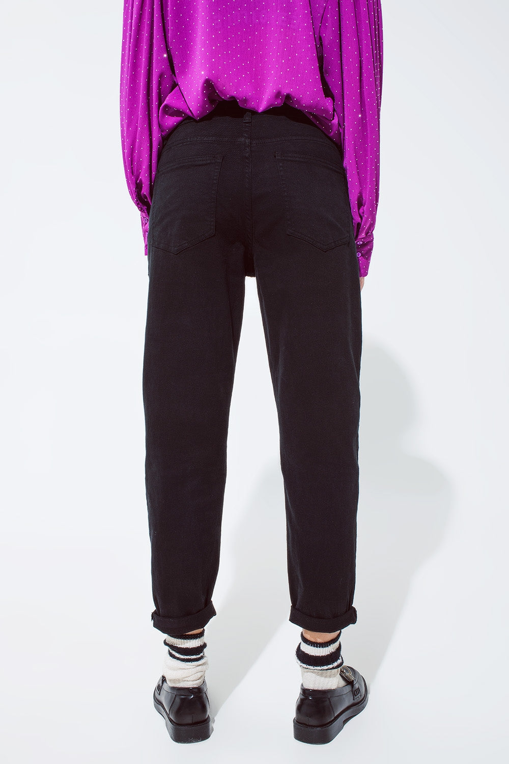 Cotton mid rise slouchy jean in black - Coloured Jeans