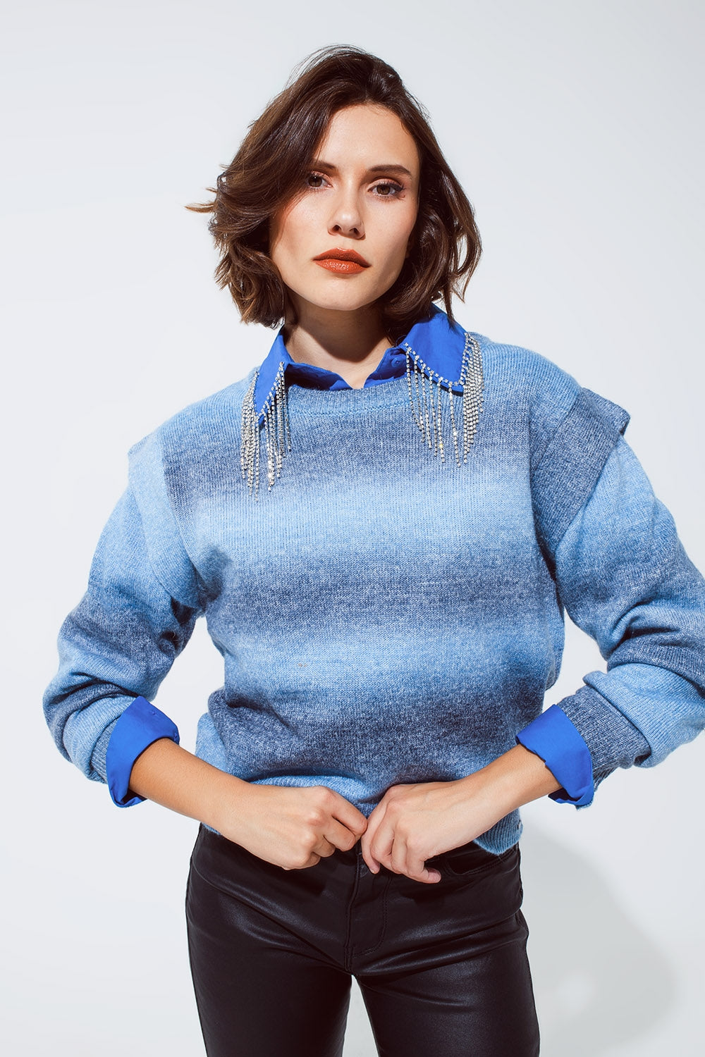 Sweater in ombre design blue with round neck and sleeve details