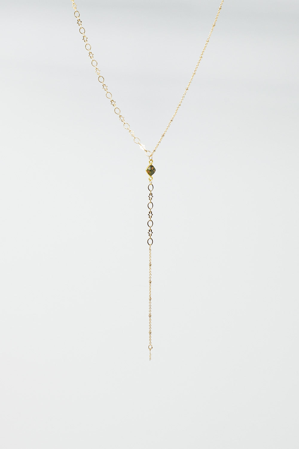 Dainty  golden necklace with very sutil and beautiful star charm