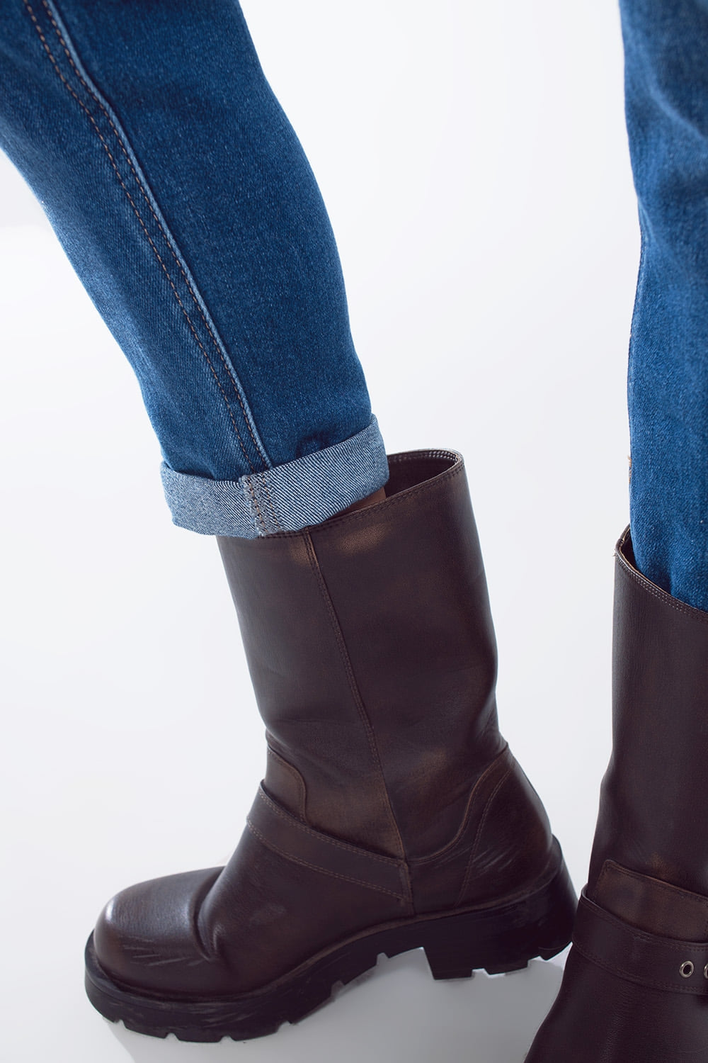 Basic Straigh Jeans With Side Pockets in Mid Wash - Denim