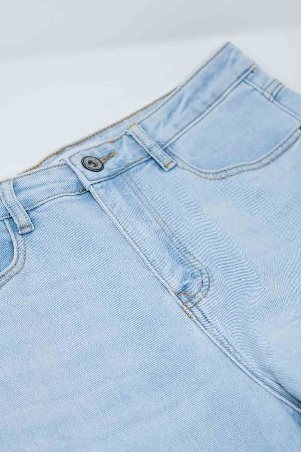Straight light blue jean with hem and five pockets - Denim