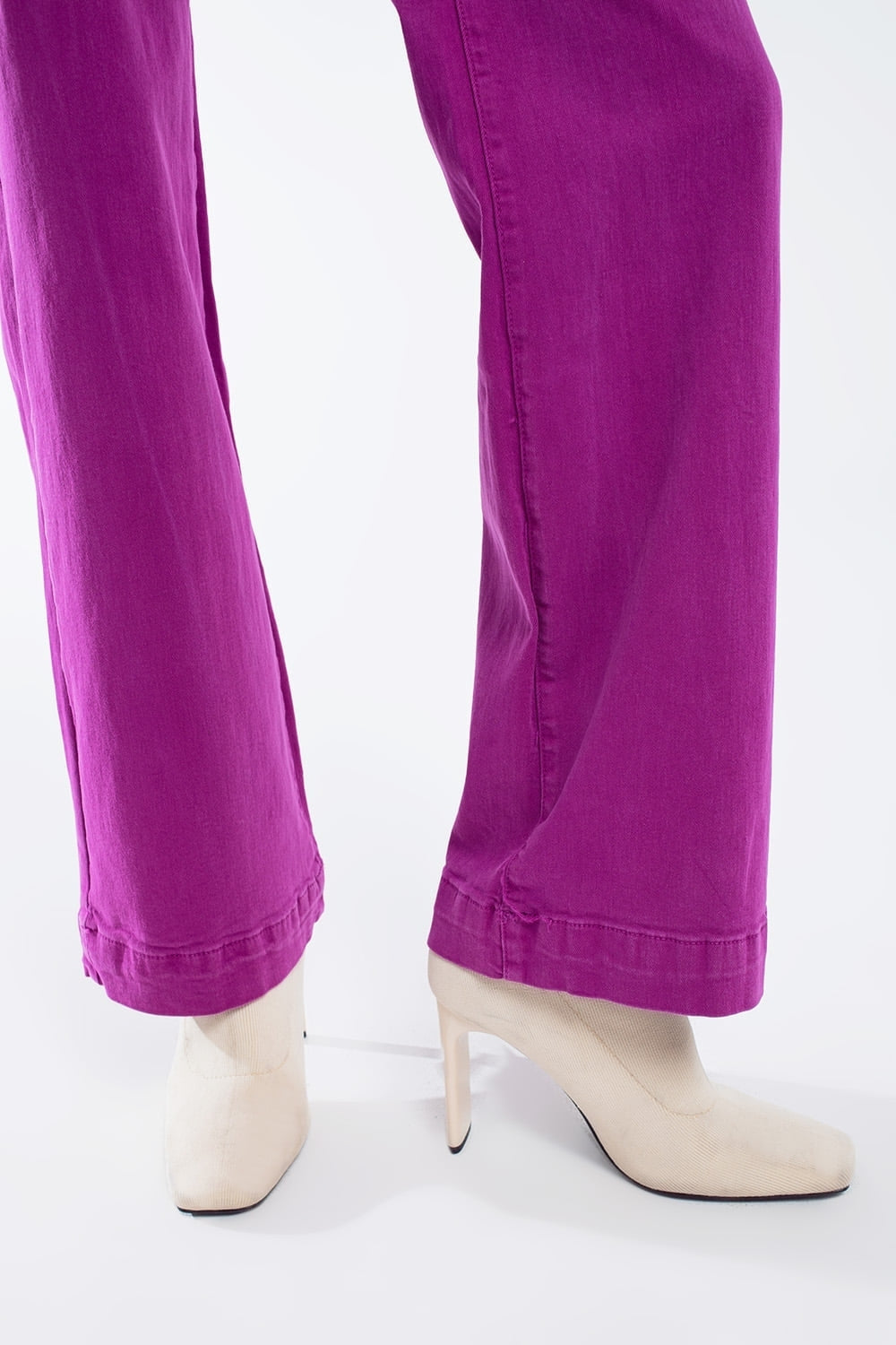 high waisted front pockets flare jeans in magenta - Coloured Jeans