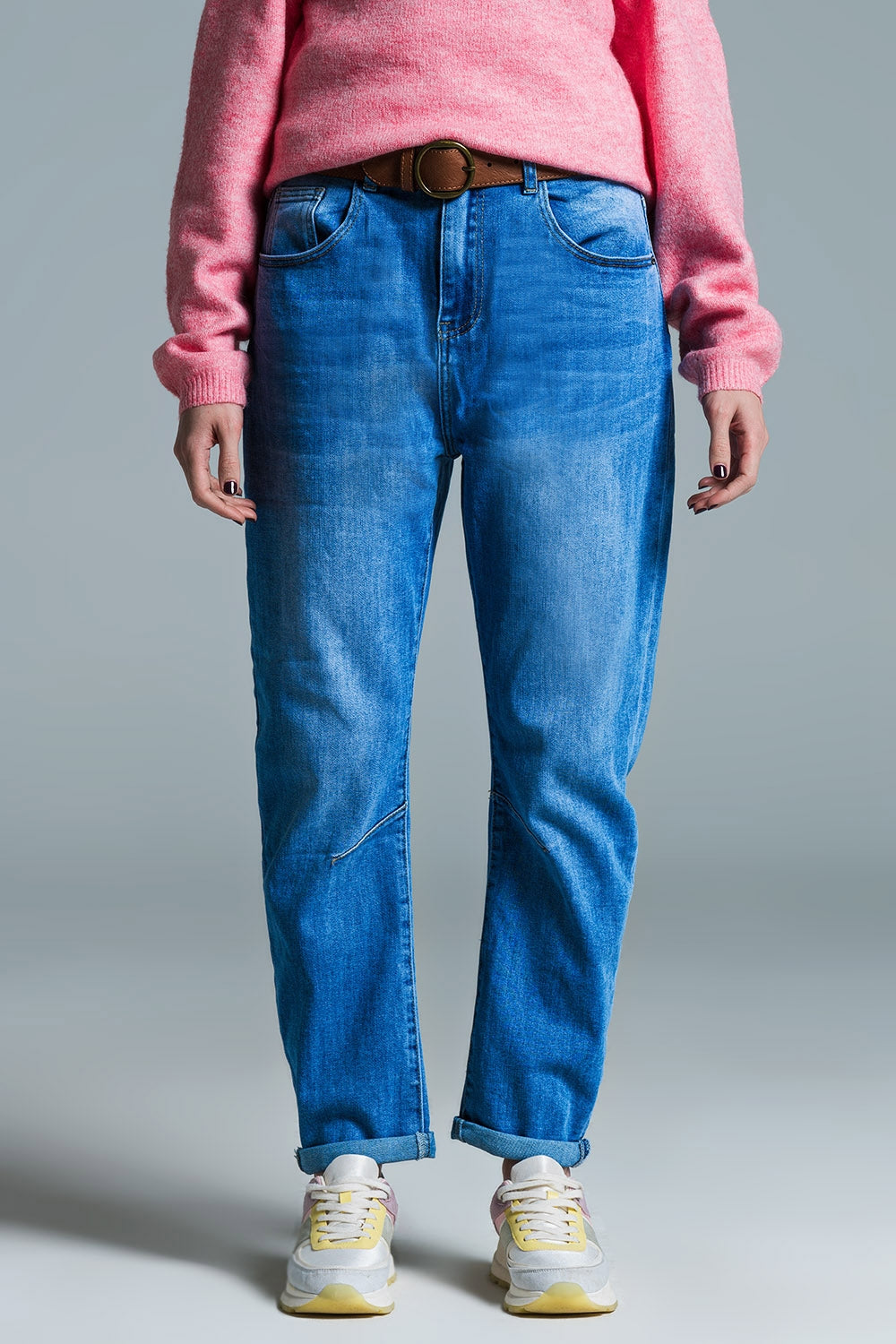 Basic Mom Fit Jeans In Mid Wash With Knee Darts - Denim