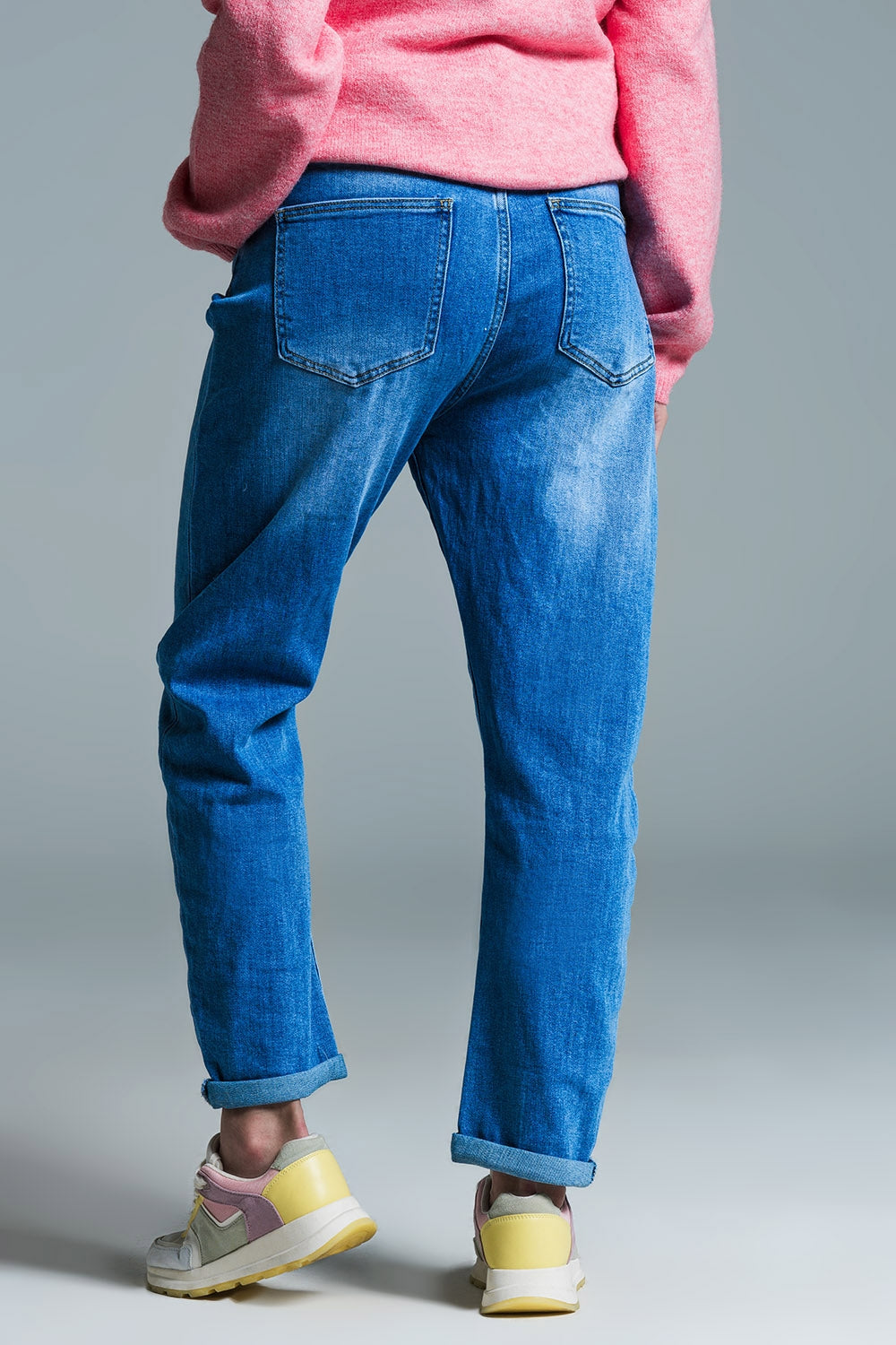 Basic Mom Fit Jeans In Mid Wash With Knee Darts - Denim