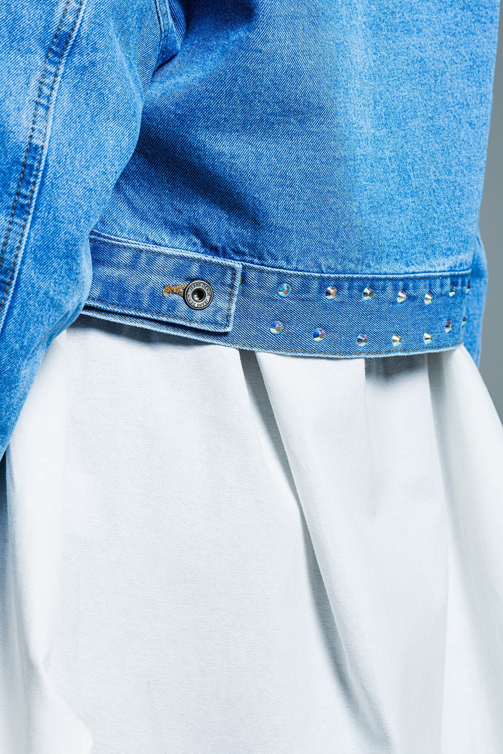 Denim cropped jacket in blue with studs and chest pockets