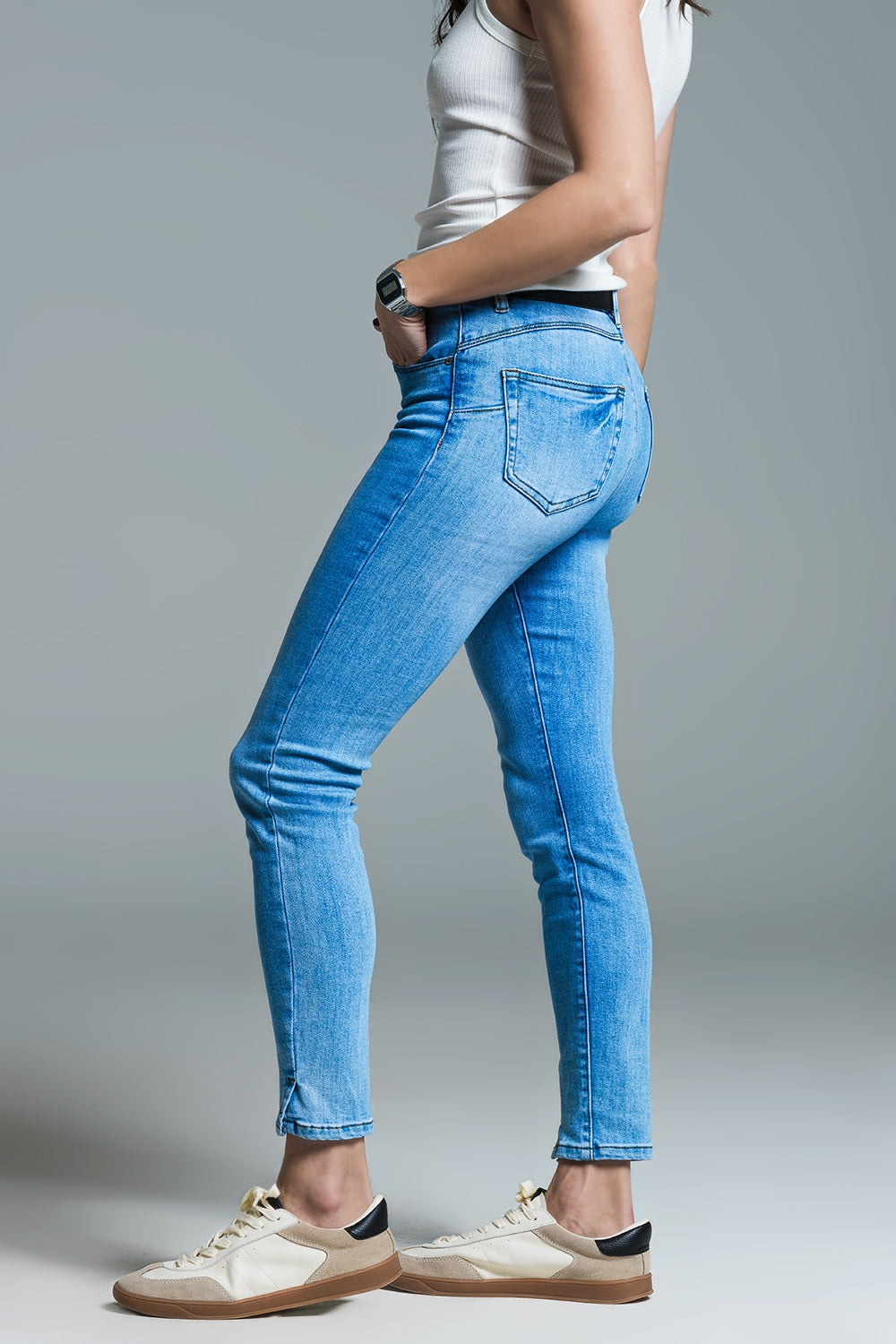 Light blue basic skinny jeans with short slit at hem - Denim