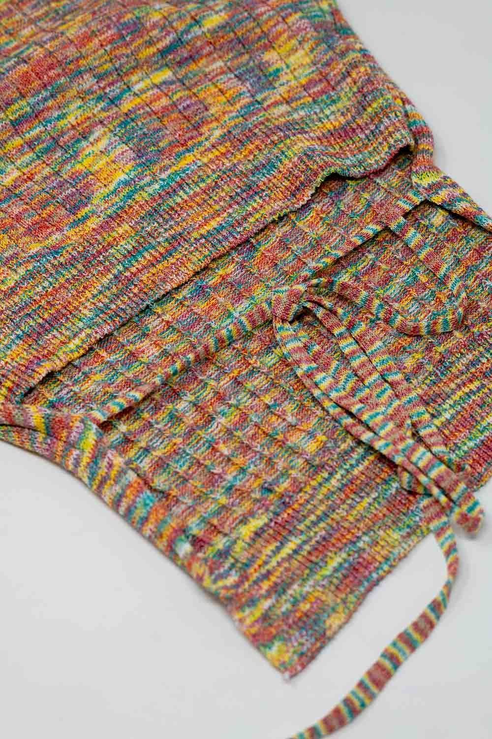Colorful elastic top with bare lower back