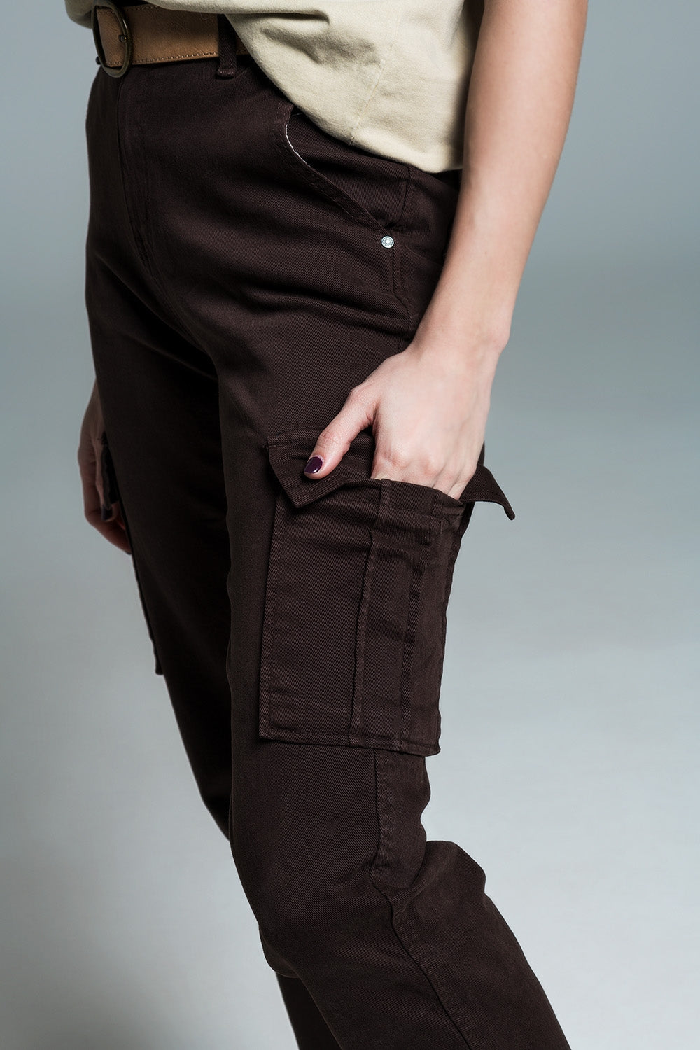 Relaxed cargo pants in dark brown - Coloured Jeans