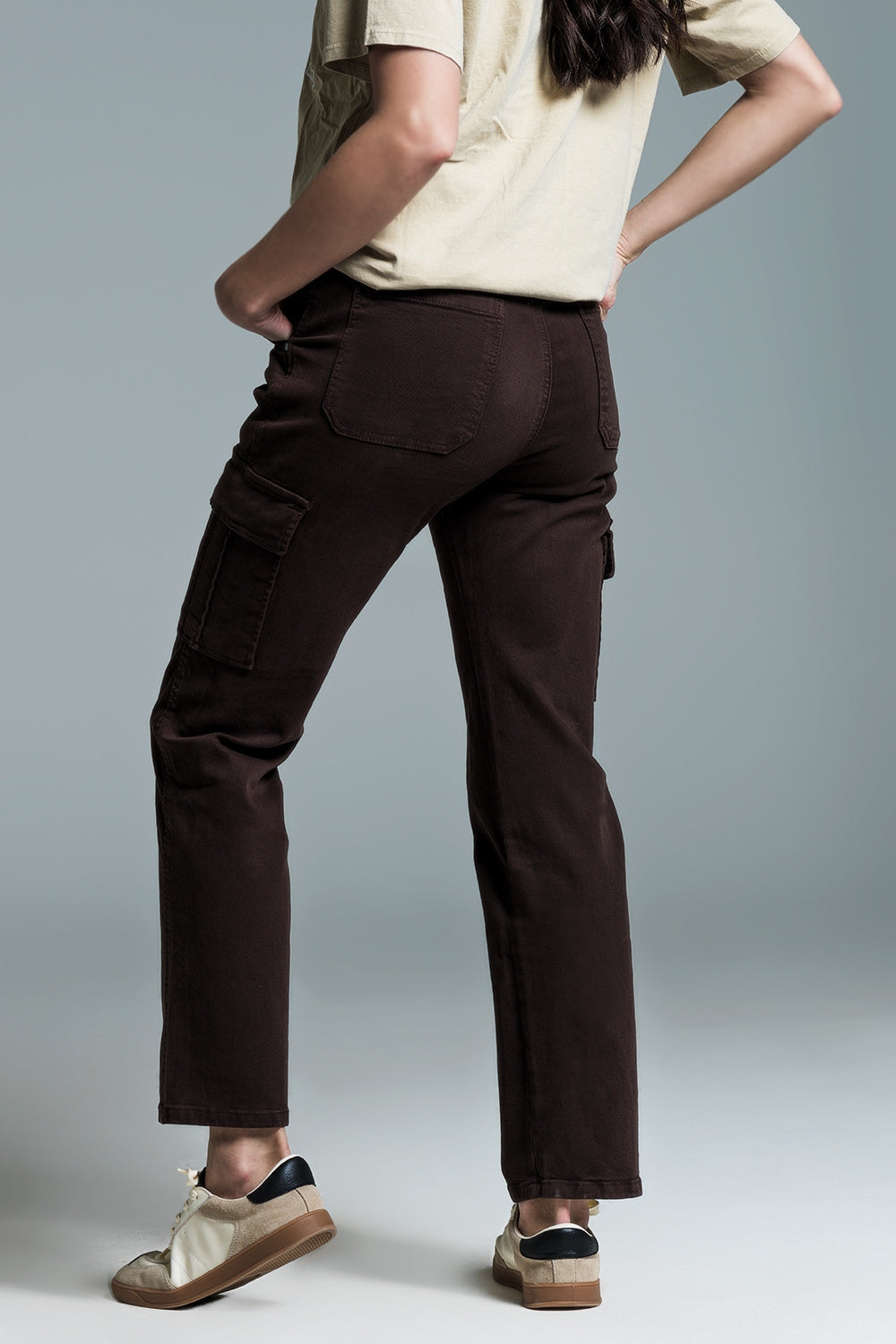 Relaxed cargo pants in dark brown - Coloured Jeans