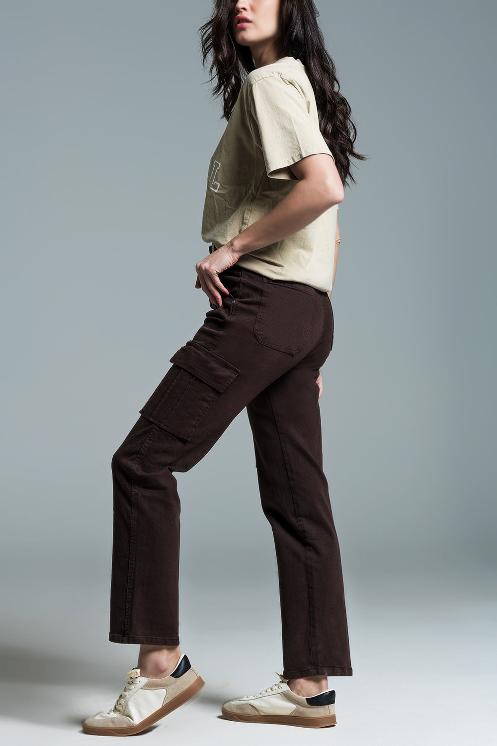 Relaxed cargo pants in dark brown - Coloured Jeans