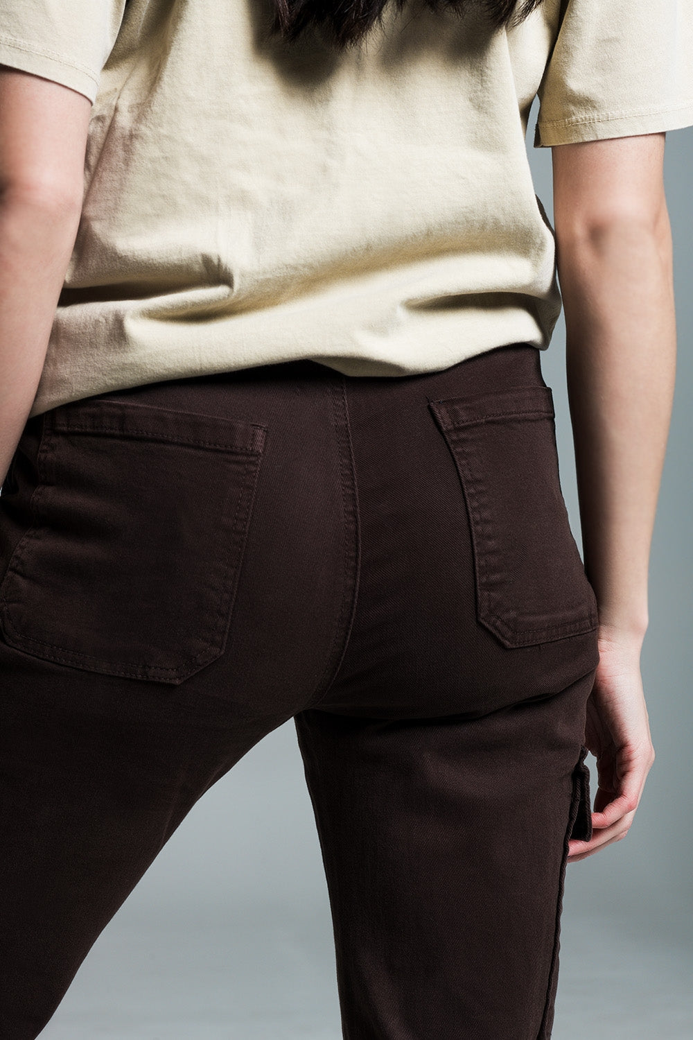 Relaxed cargo pants in dark brown - Coloured Jeans