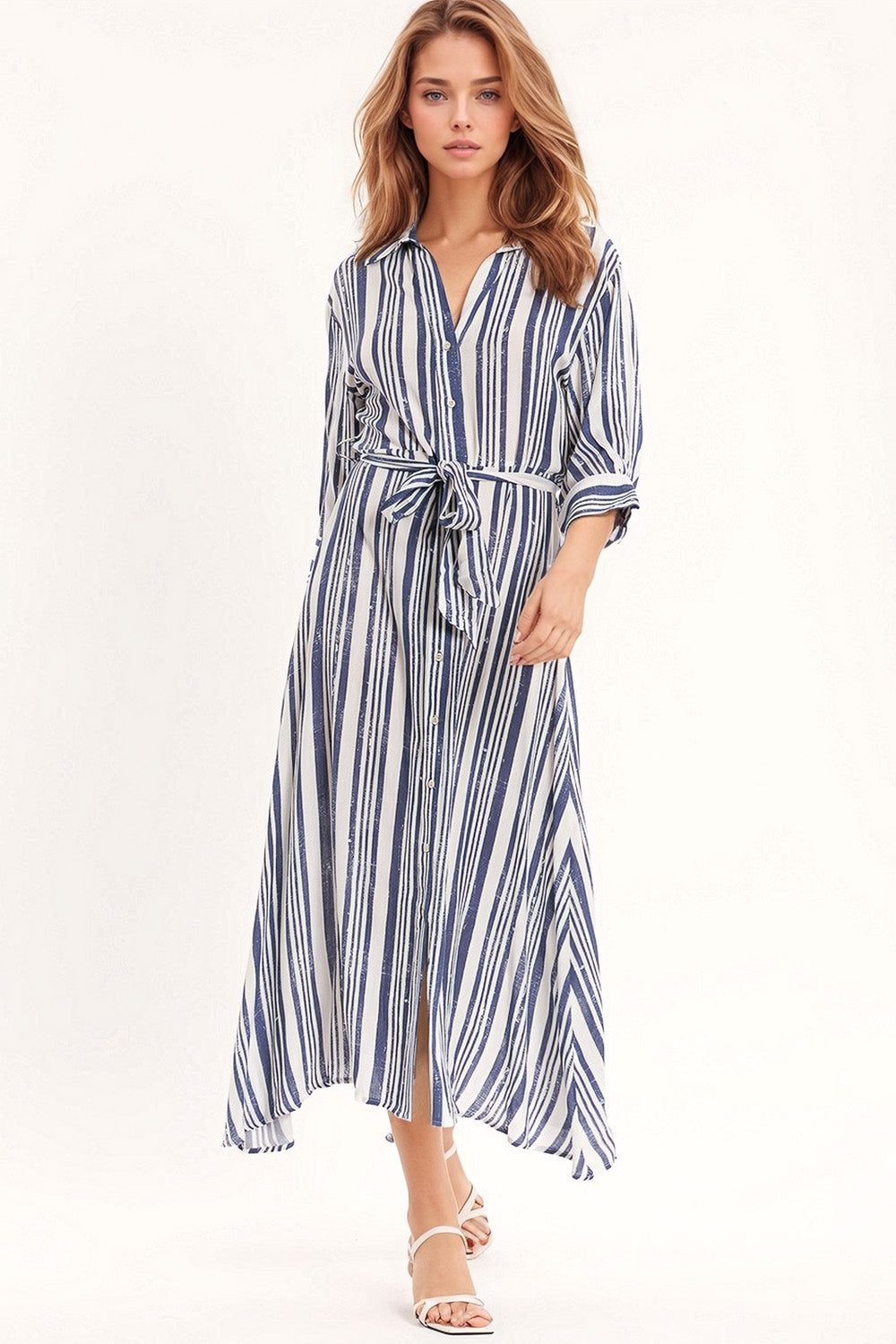 Robe chemise longue rayée avec manches 3/4 et ceinture, en bleu et blanc