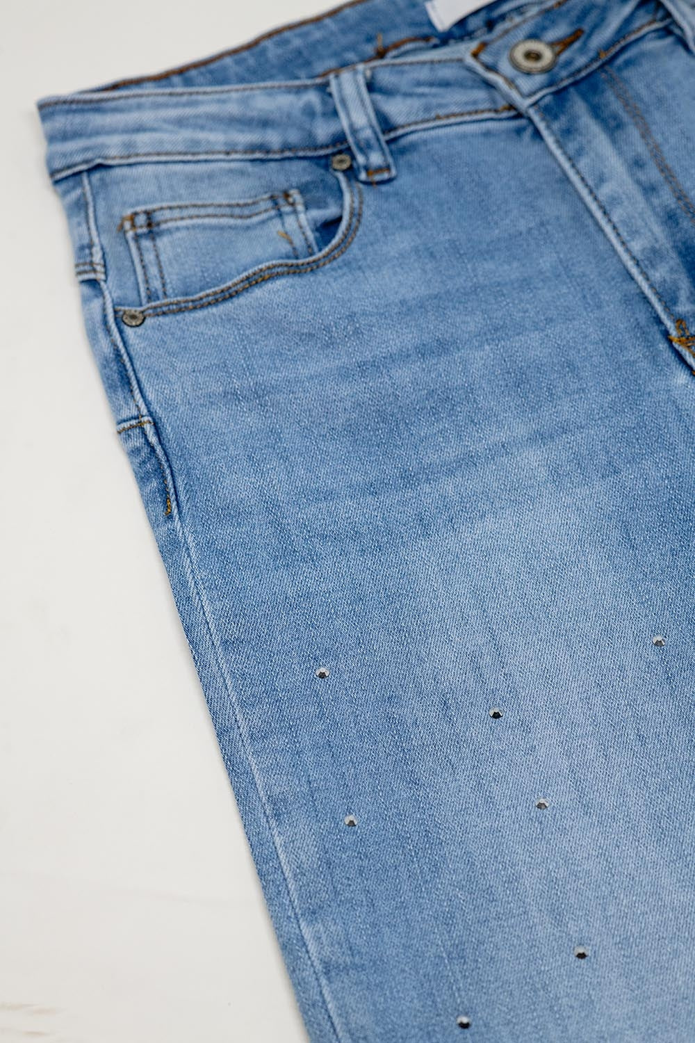 Five-pocket jeans with shiny detail and front closure - Denim