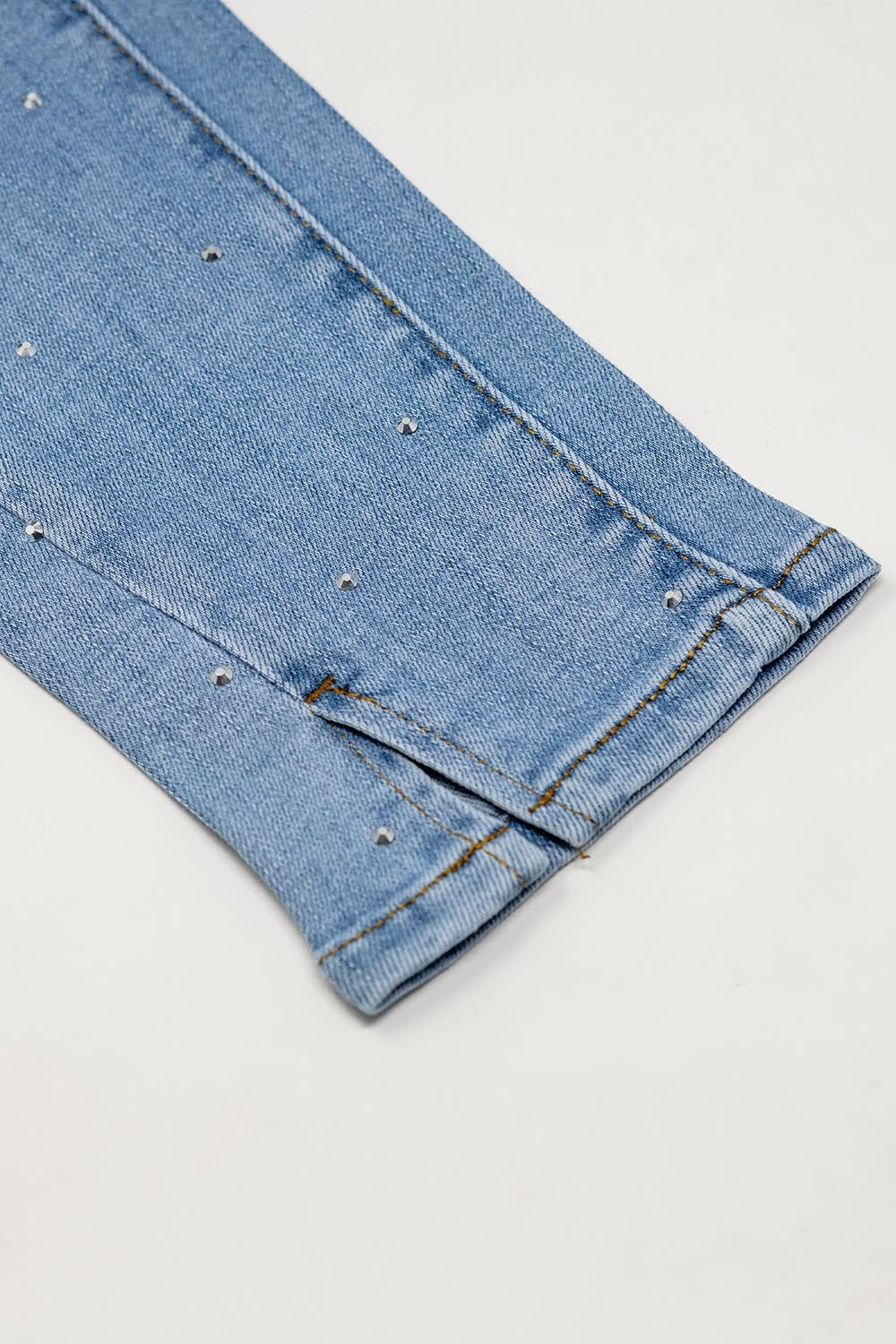 Five-pocket jeans with shiny detail and front closure - Denim