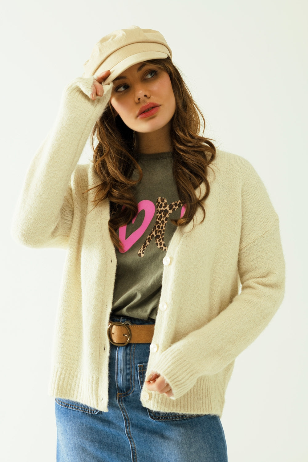 Long sleeves creme cardigan with front closure with buttons