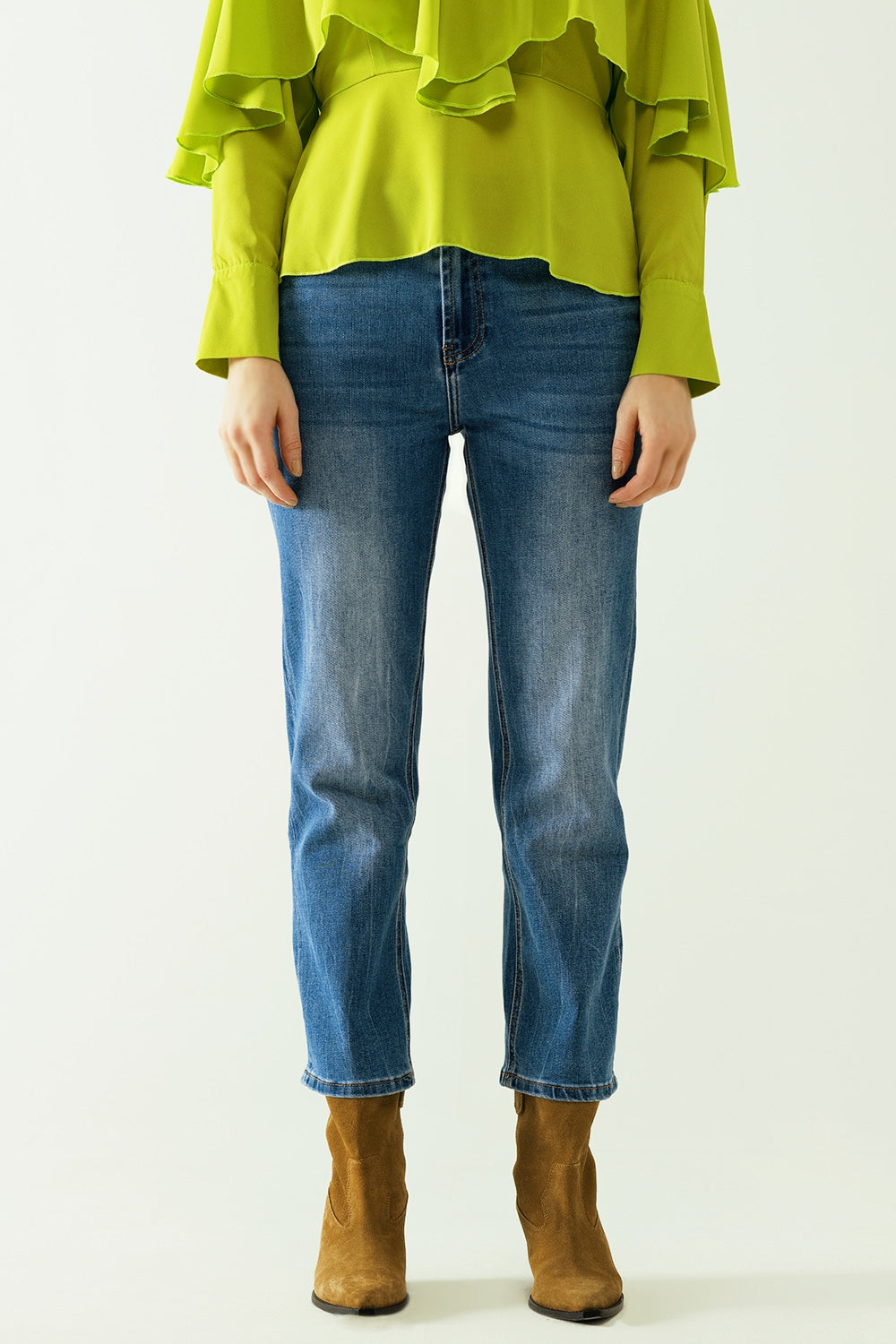 Basic straight jeans with five pockets and frontal metalic button closure - Denim
