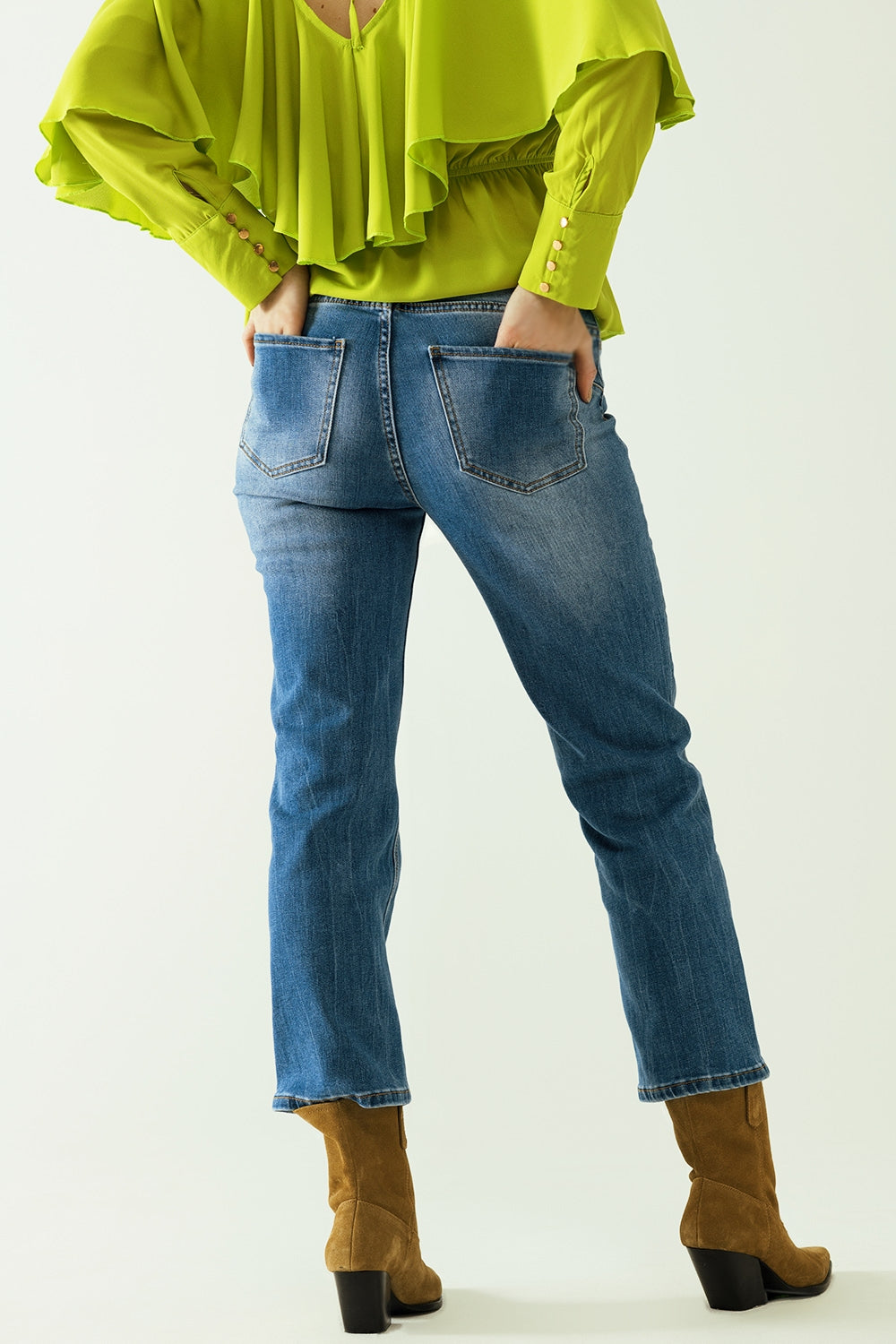 Basic straight jeans with five pockets and frontal metalic button closure - Denim