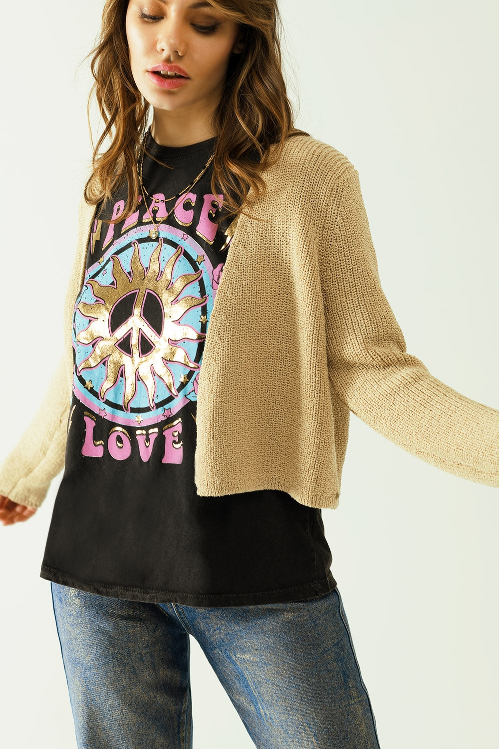 Short open cardigan in beige knit with long sleeves
