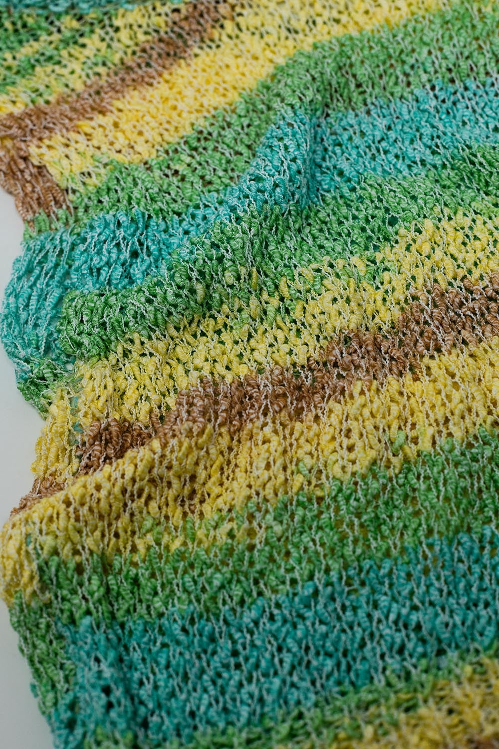 Knitted Multicolor Sleeveless Sweater With Stripes and Crew Neckline