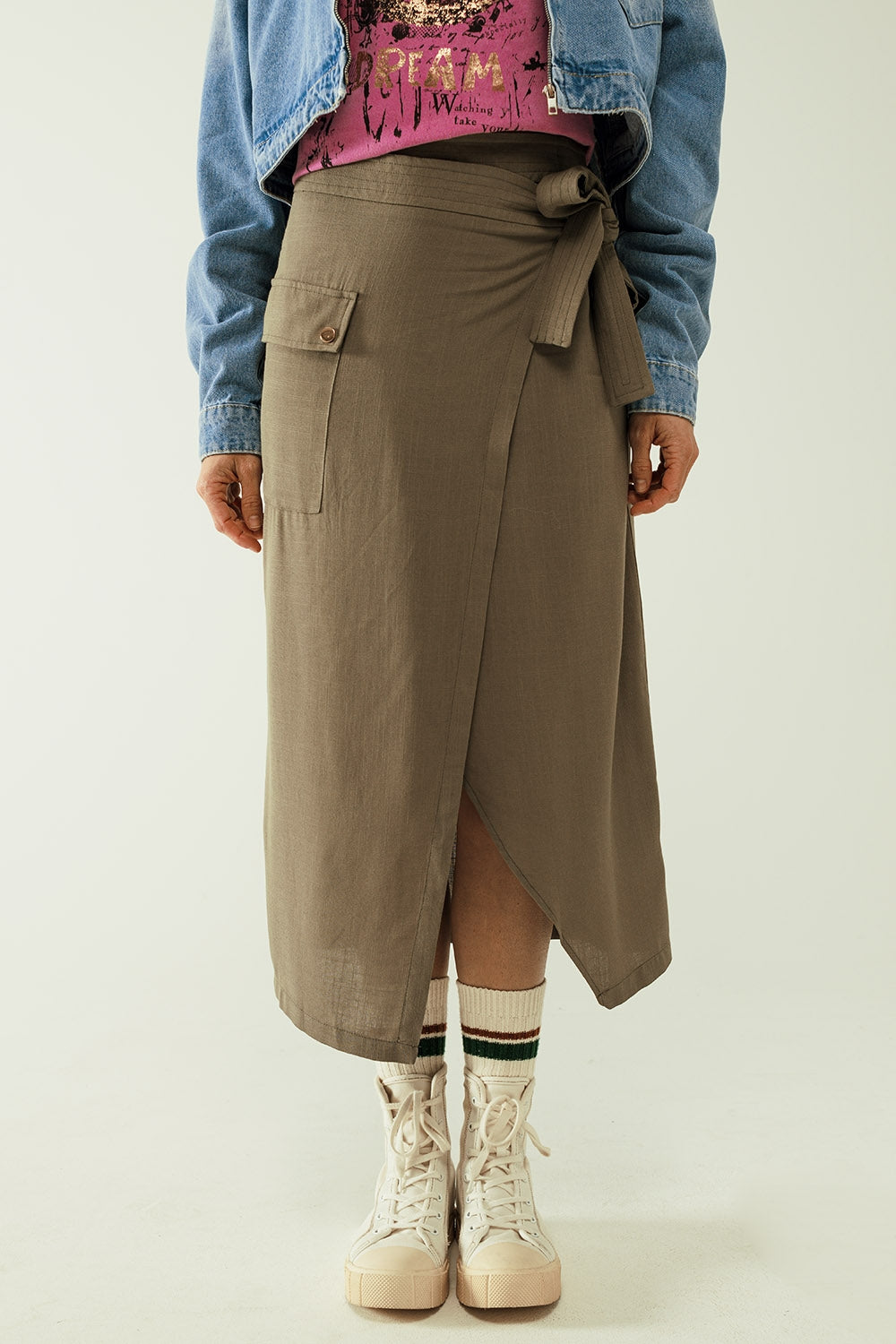 Khaki mid-length skirt with one pocket and a lace detail
