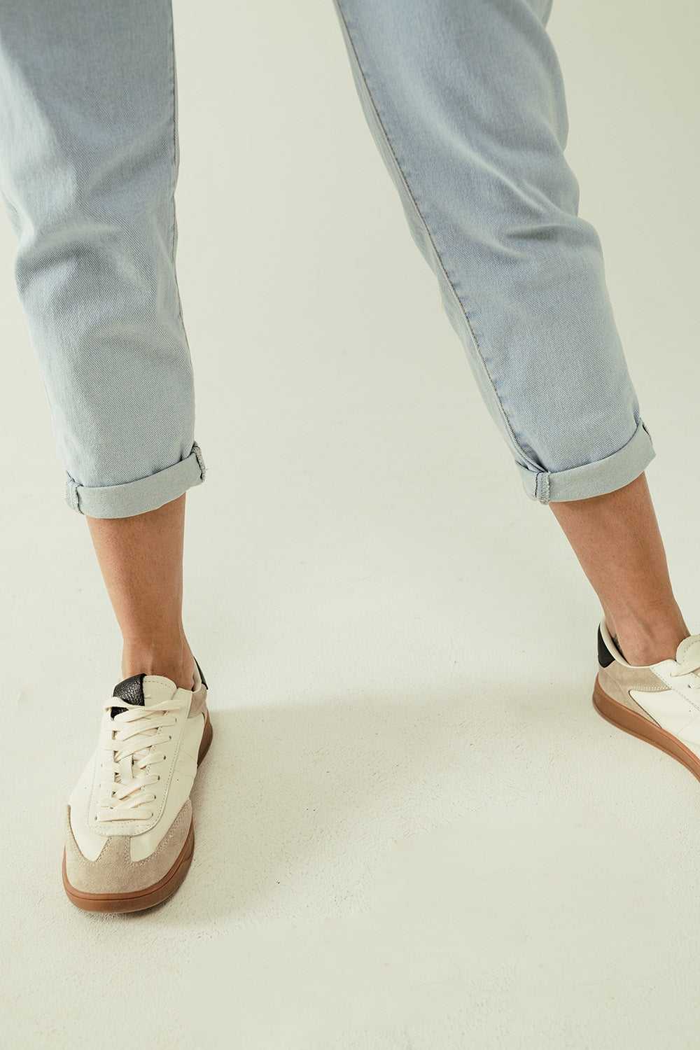 Straight light blue jean with hem and five pockets - Denim