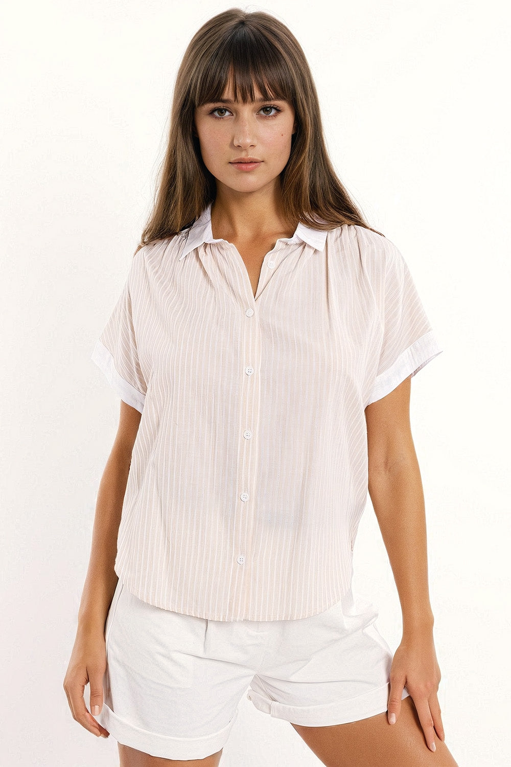 Chemise beige à manches courtes et rayures verticales