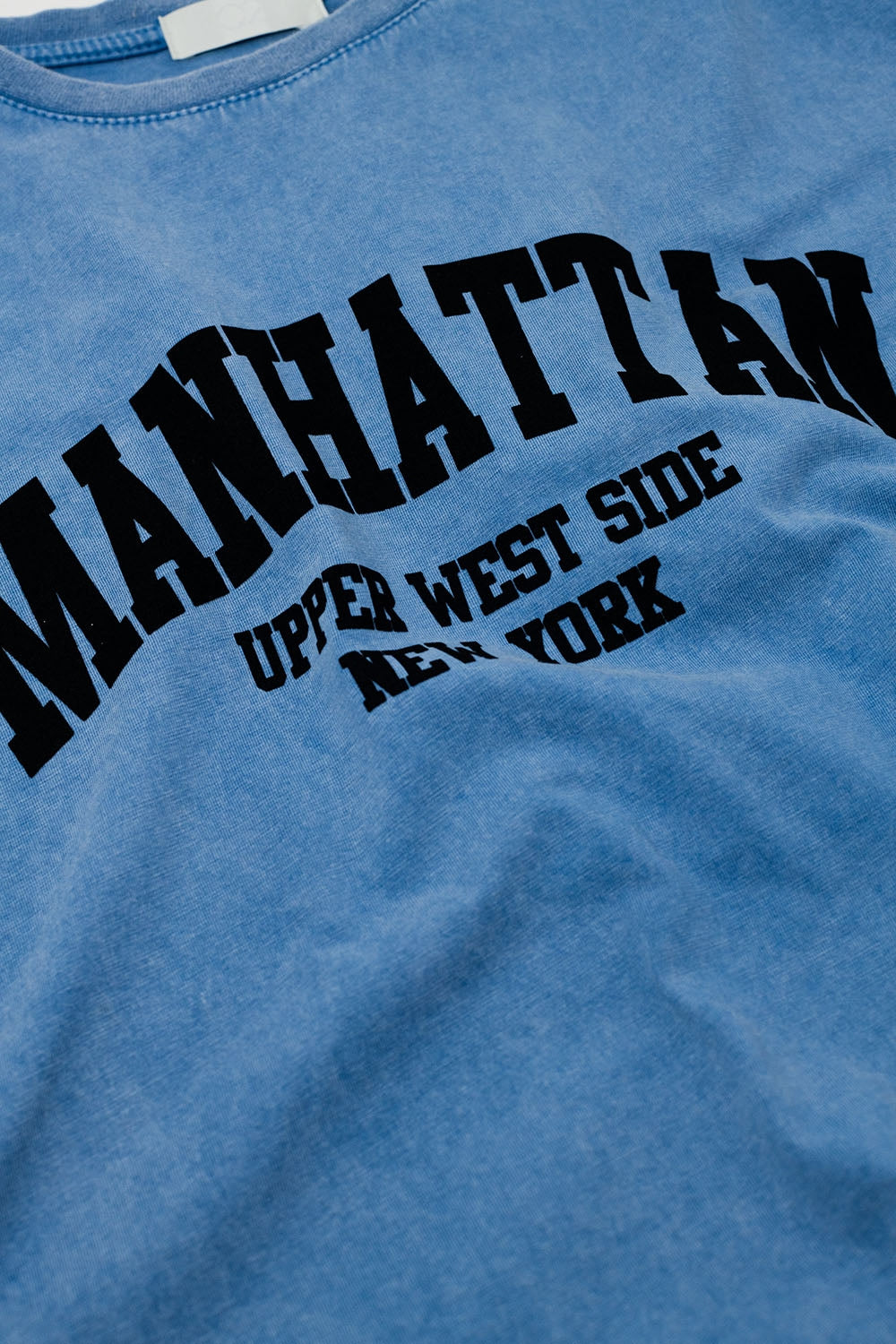 Blue relaxed T-shirt with manhattan text - top