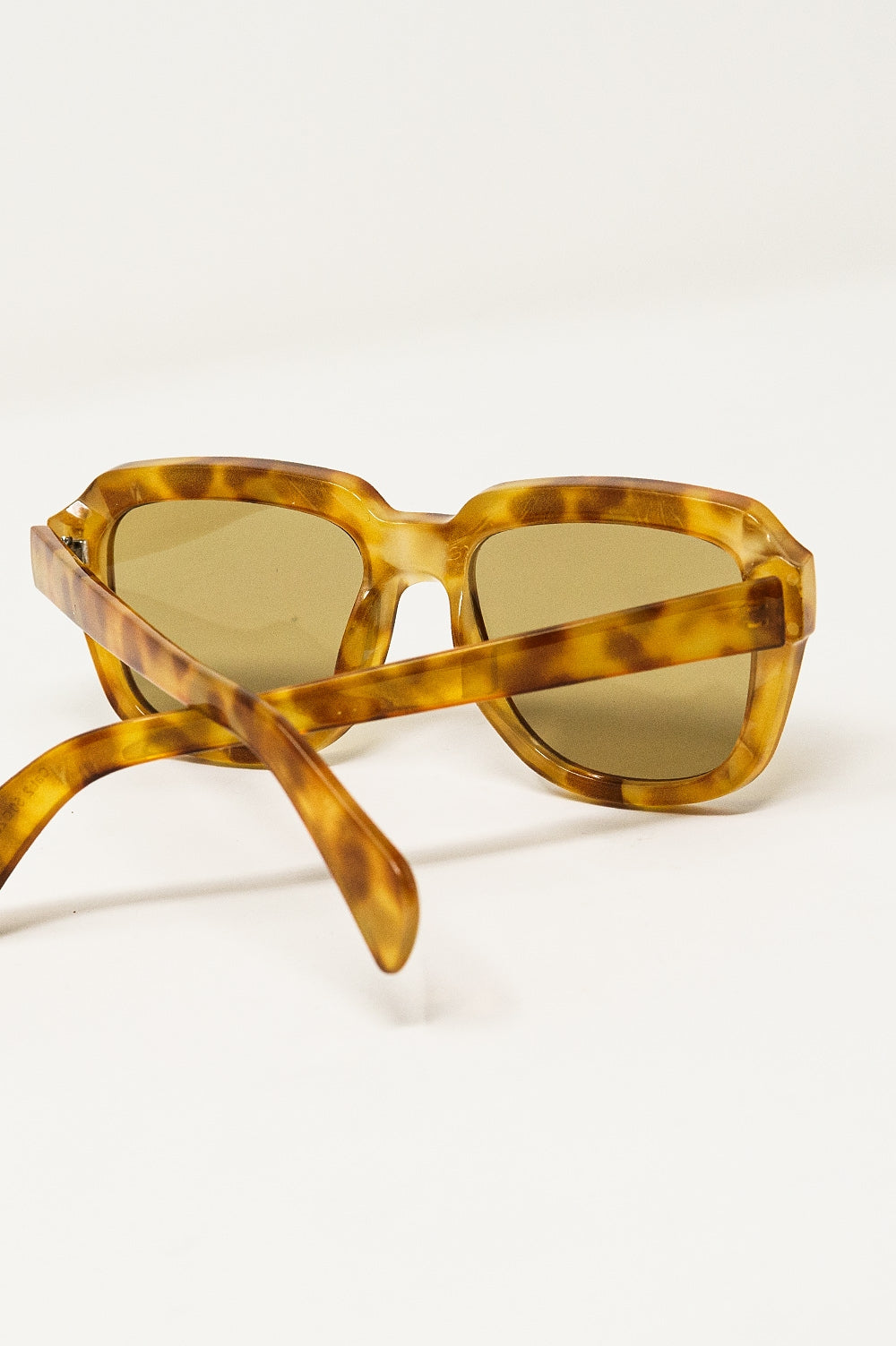 Chunky Square Sunglasses With Yellow Tinted Frame In Light Tortoise Shell