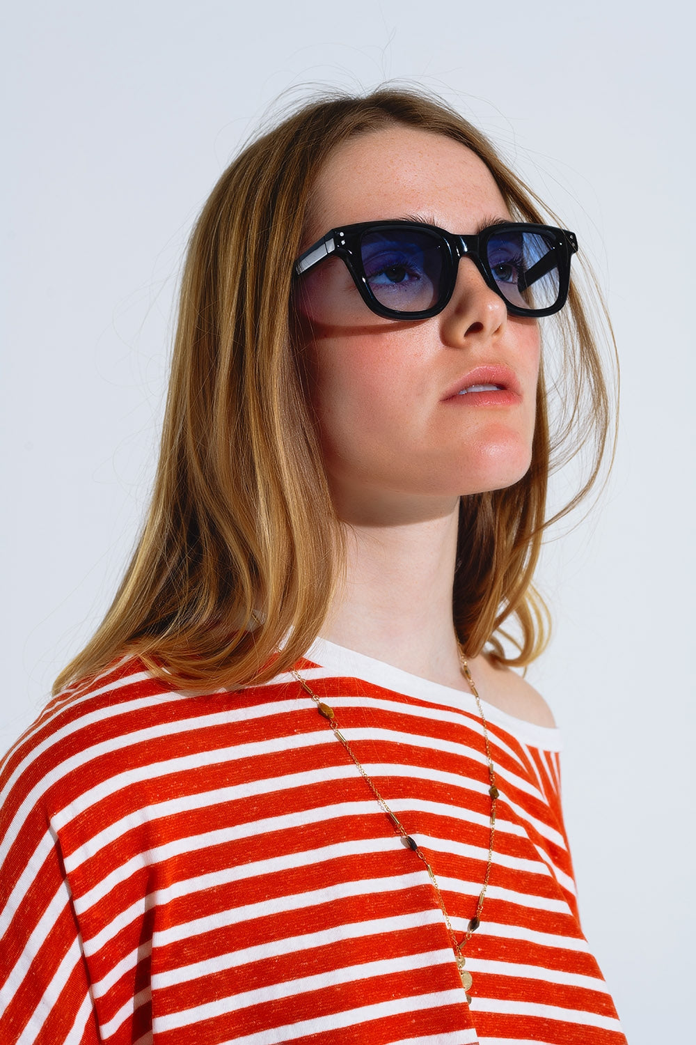 Retro Round Sunglasses With Smoke Blue Lens in Black