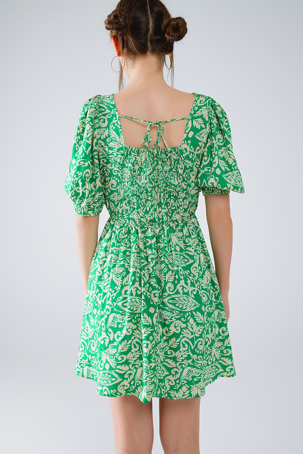 short floral print dress with gathered back in green - dress