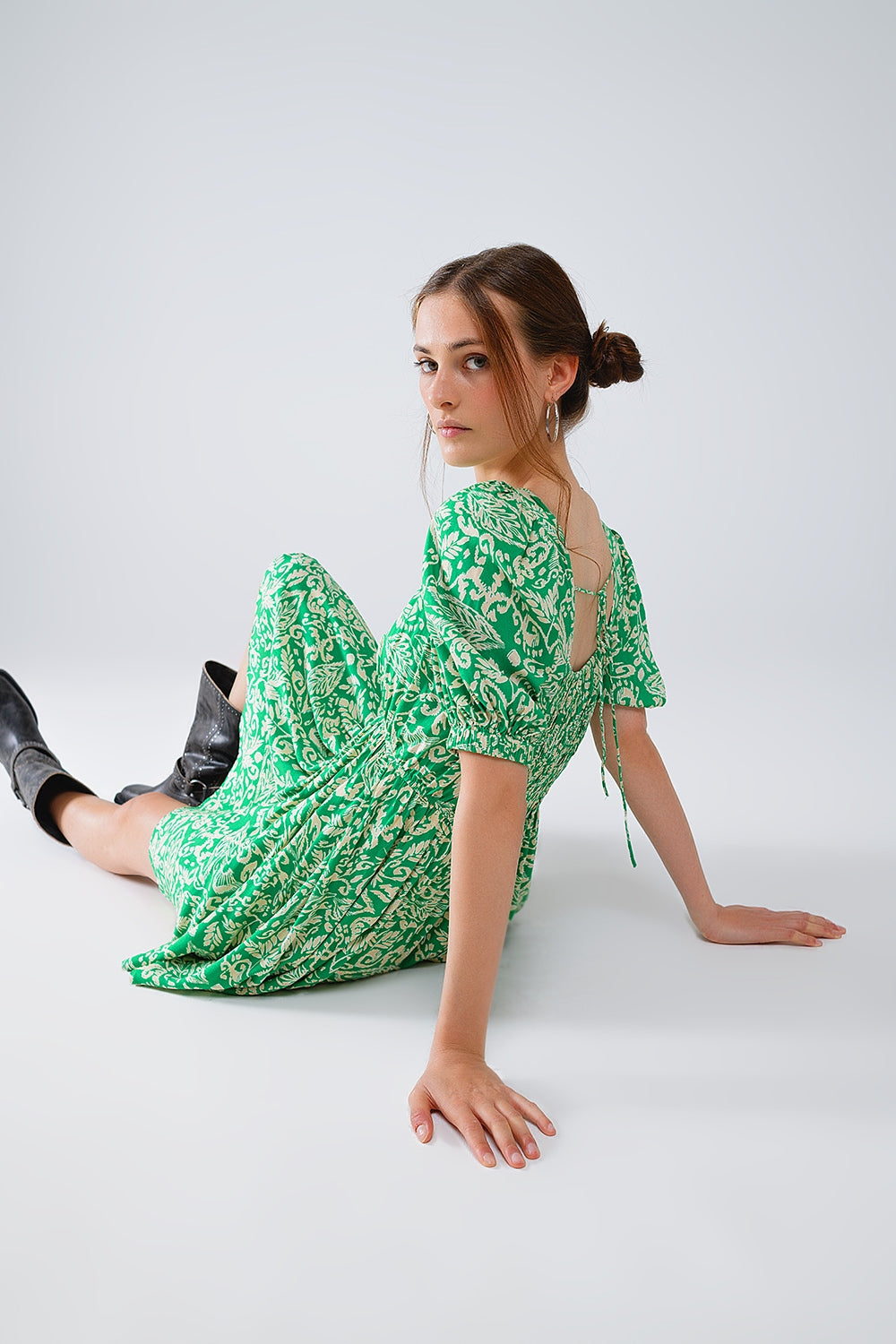 short floral print dress with gathered back in green - dress