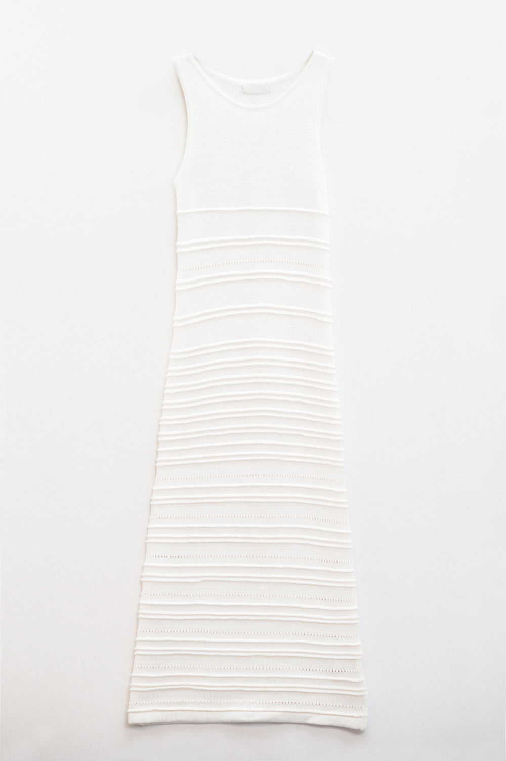 Robe longue en maille crochet sans manches blanche