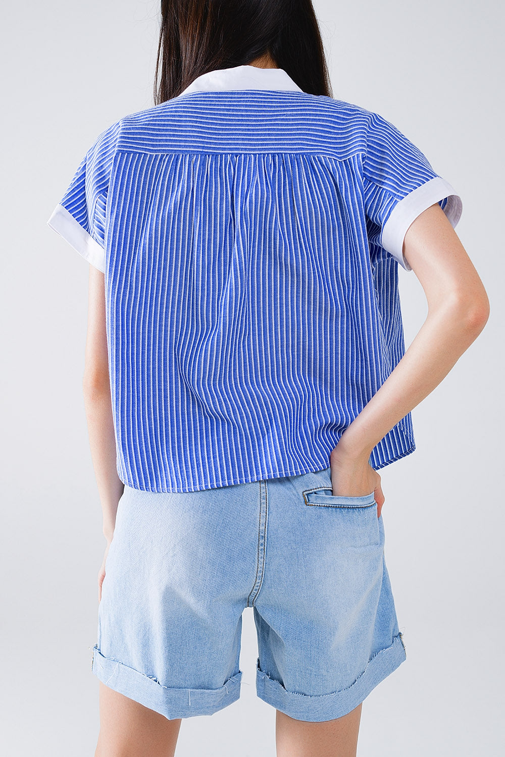 Blue shirt with short sleeves and vertical stripes - Shirts