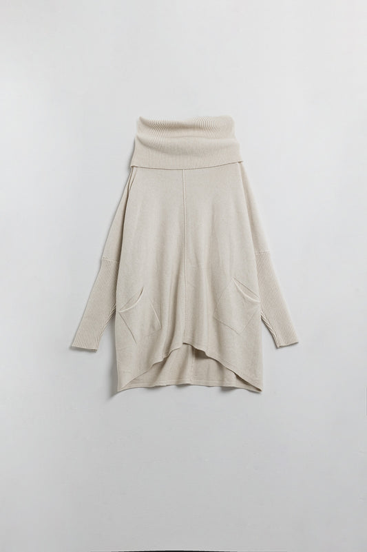 Oversized beige sweater with front pockets